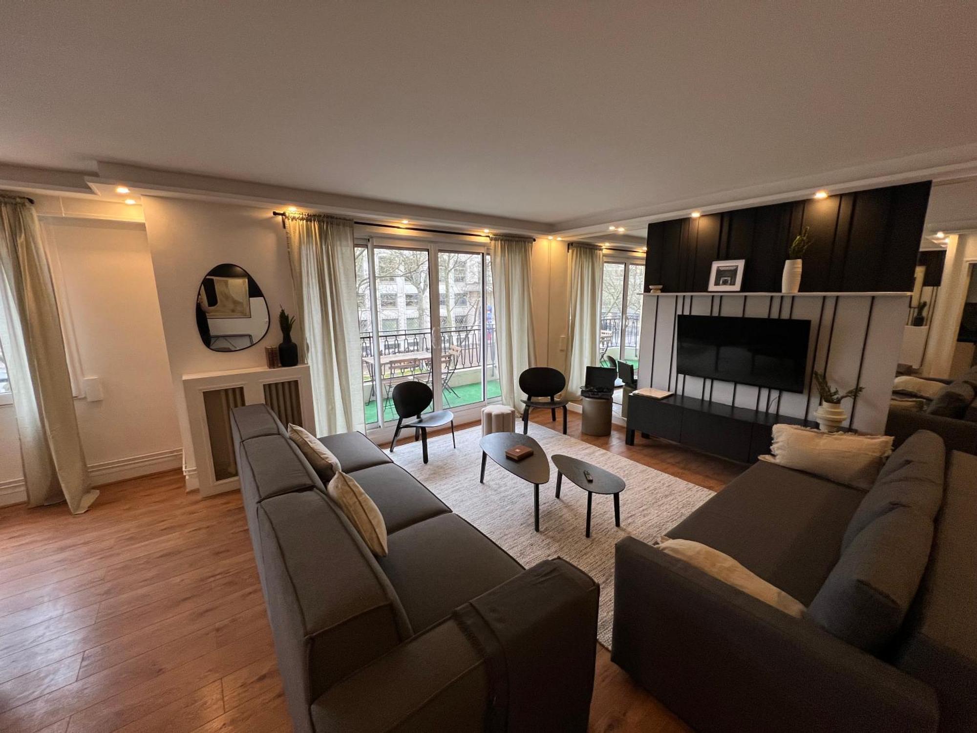 Tour Eiffel 120 M2 *
