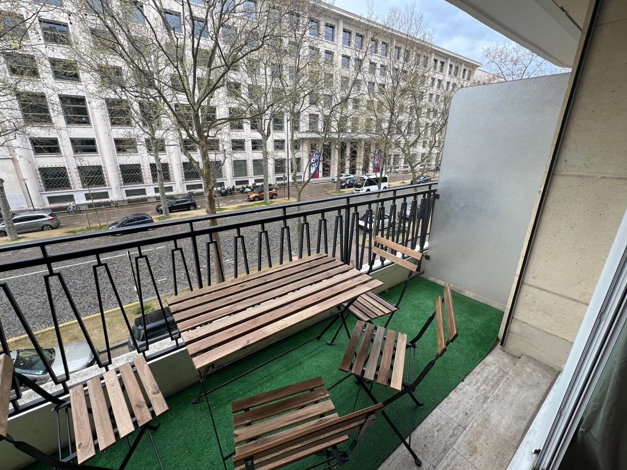 Tour Eiffel 120 M2 Appartement *