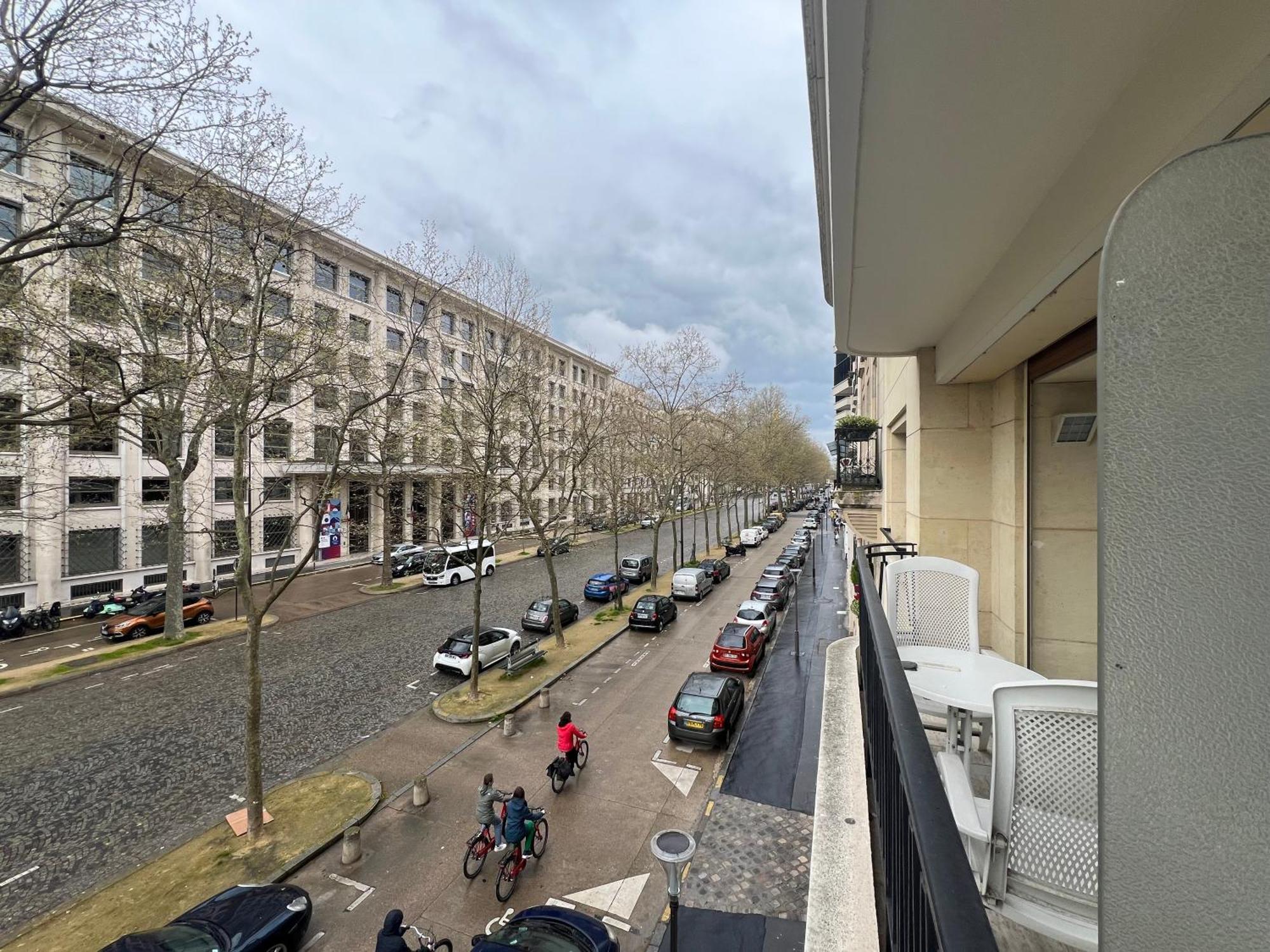 Appartement Tour Eiffel 120 M2 *
