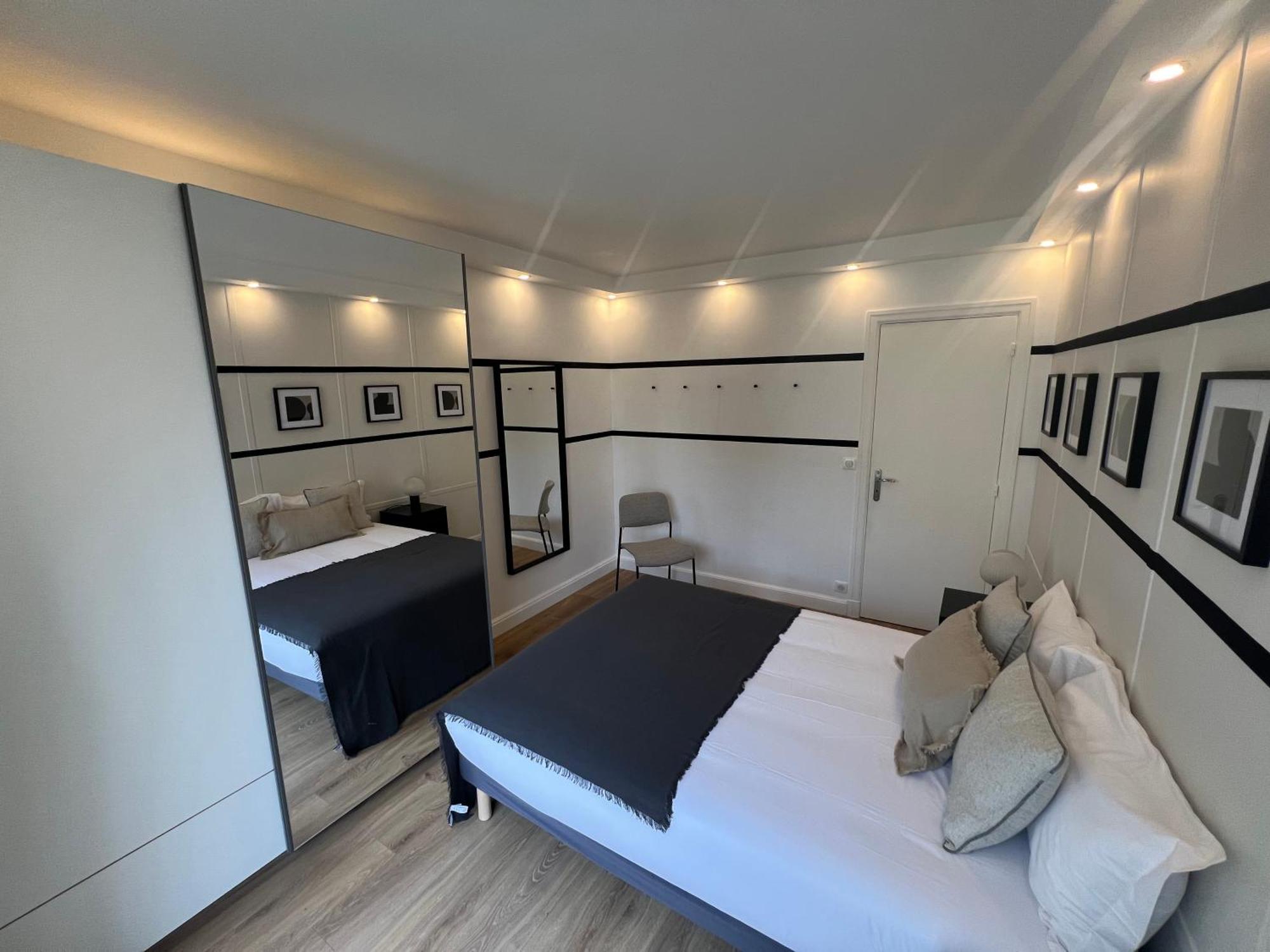 Tour Eiffel 120 M2 *
