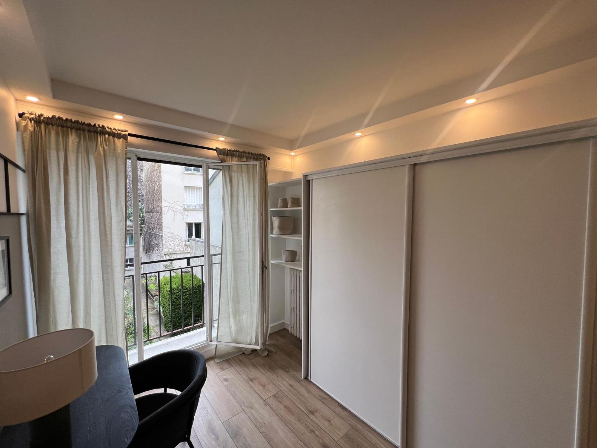 Tour Eiffel 120 M2 Appartement