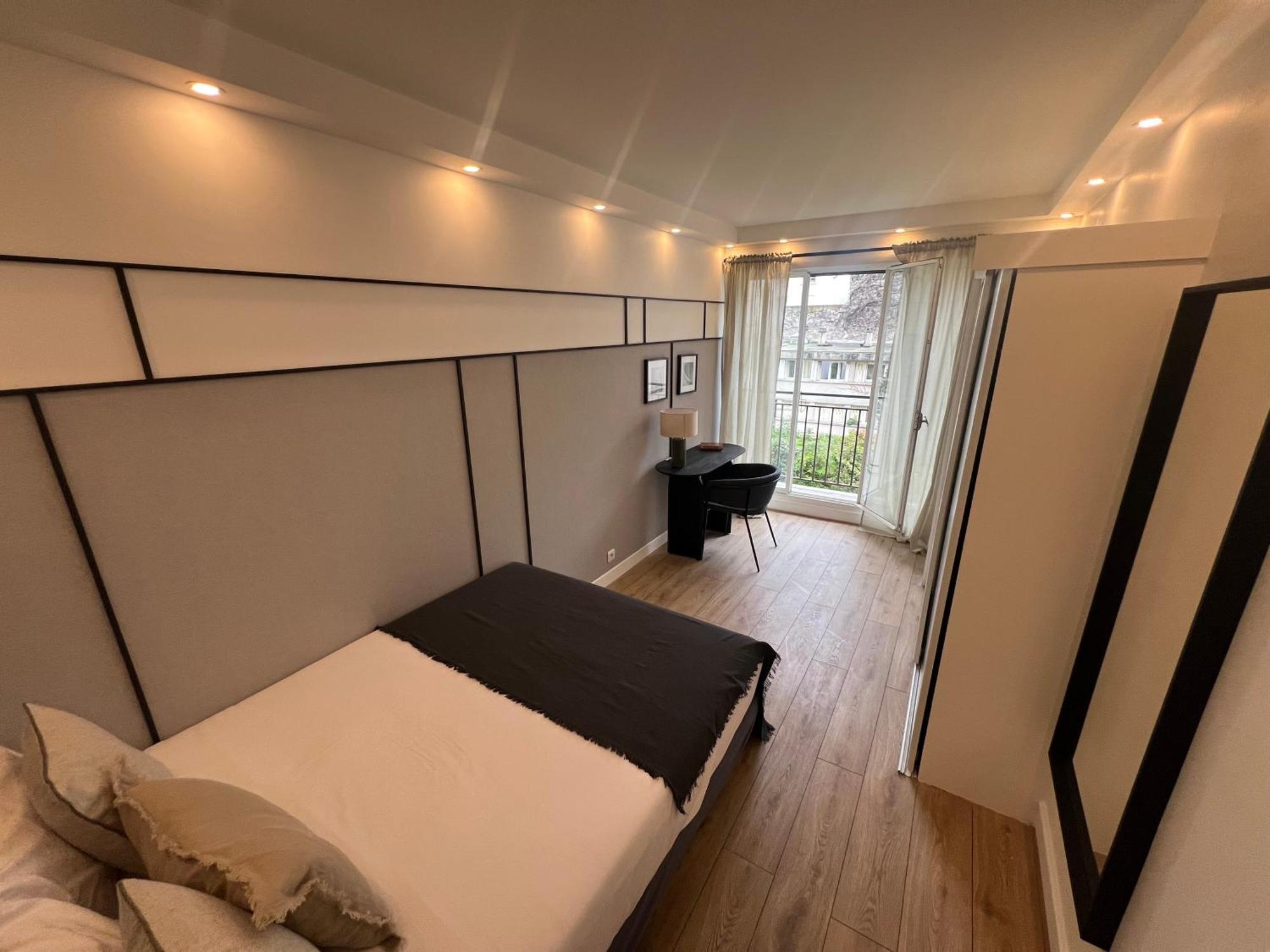 Tour Eiffel 120 M2