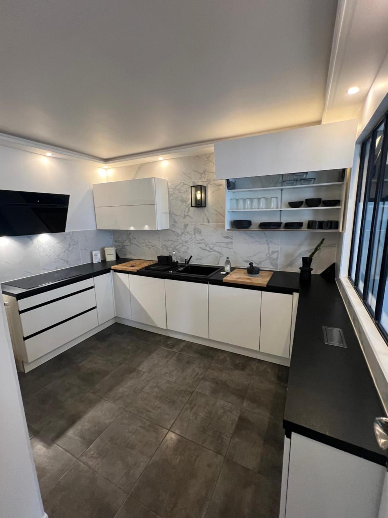 Tour Eiffel 120 M2 Appartement *